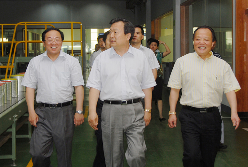 Xia Baolong, Vice Chairman and Secretary-General of the CPPCC National Committee, visited the company in May 2009.